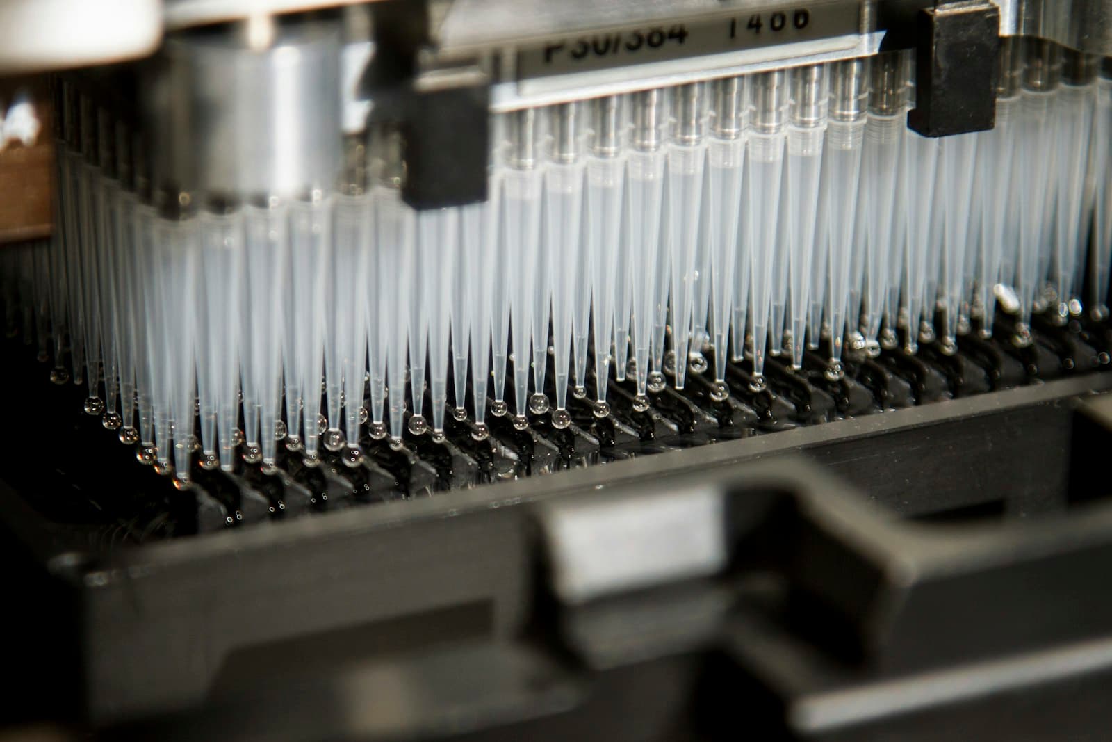 Automated sample handling on a laboratory analysis instrument